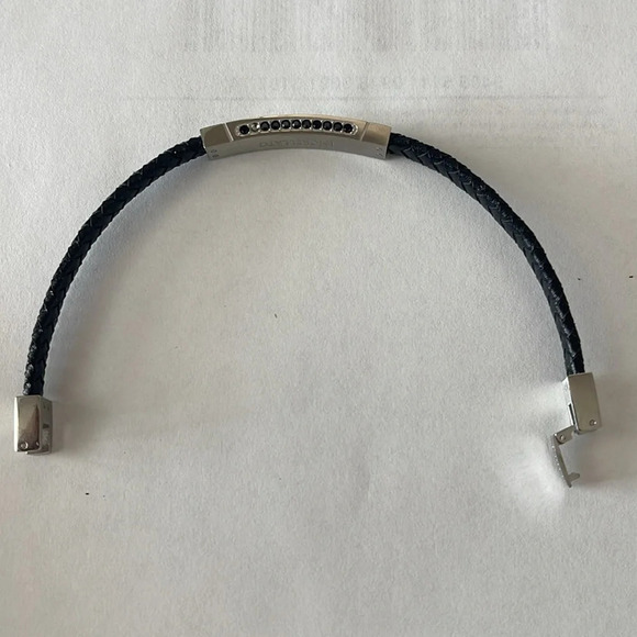 One stone missing - Picture 2 of 4